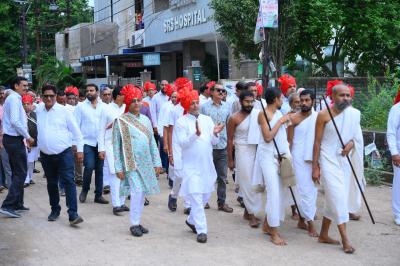 आम्रपाली में मुनिराज प.पू. श्री शांततिलक विजय जी का चातुर्मास प्रवेश एवं श्राविका उपाश्रय संघार्पण।