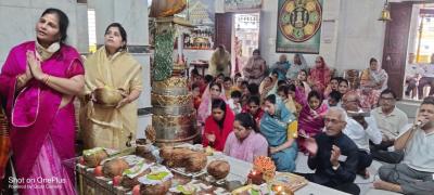 चारों दादागुरुदेव की छतरी के नीचे सारा जैन समाज - गुरुपूर्णिमा पर चमत्कारी जैन दादाबाड़ी में महापूजन।