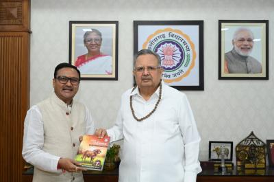 विधानसभा अध्यक्ष डॉ. रमन सिंह से मिले मनोहर गौशाला के ट्रस्टी डॉ. अखिल जैन