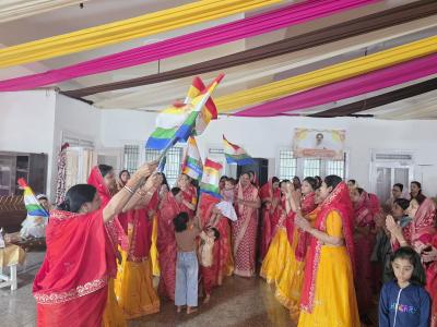 भगवान महावीर स्वामी के जन्म कल्याणक पर विशेष प्रवचन एवं धार्मिक प्रस्तुतियां, त्रिशला माता द्वारा पुत्र रत्न को जन्म देने की कथा का किया गया विस्तृत वर्णन।