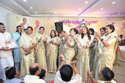 रायपुर के सीमधर महिला मंडल ग्रुप ने प्रथम स्थान प्राप्त किया, भक्त महिला मंडल ने द्वितीय एवं श्री नाकोडा़ भैरव भक्त मंडल तृतीय स्थान प्राप्त किया।